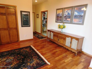 LARGE ENTRYWAY