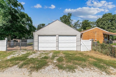318 Locust St, Halstead, KS 67056 - photo 4
