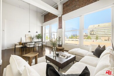 Panoramic north-facing windows