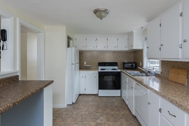 171 Pleasant St, Rockland, MA 02370 - photo 3