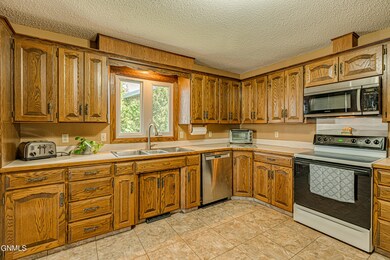 1314RidgeviewLn_00002