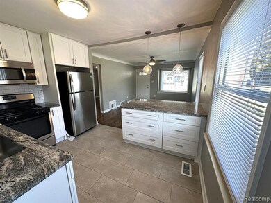 1136 18th St, Wyandotte, MI 48192 - photo 3