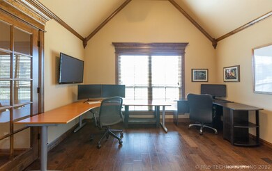 OFFICE WITH VALULTED CEILINGS AND CROWN MOLDING