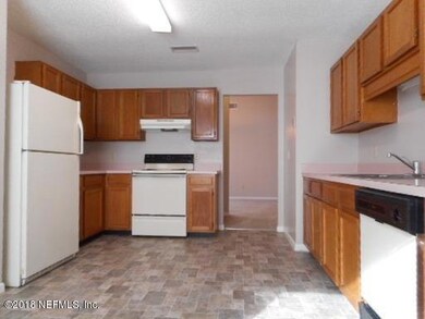 7905 Painted Oak Dr, Jacksonville, FL 32210 - photo 2