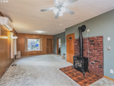 Living Room-Fireplace