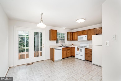 1766 Tiger Lily Cir, Woodbridge, VA 22192 - photo 7