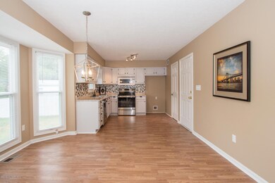 JThomasPhotography-6313 W Pages-6