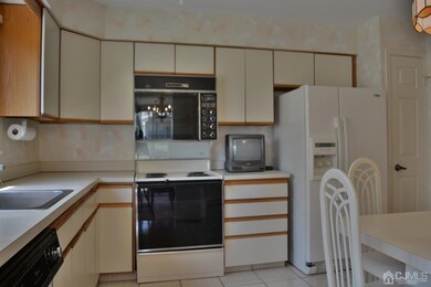 57 Yorkshire Dr unit 57A, Monroe Township, NJ 08831 - photo 6