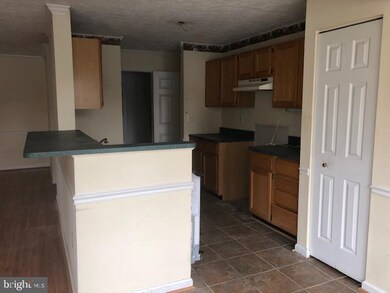 5660 Wade Ct unit D, Frederick, MD 21703 - photo 4