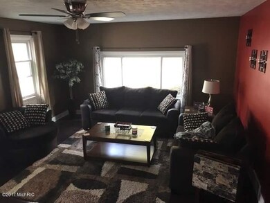 429 Allen St, Ionia, MI 48846 - photo 2