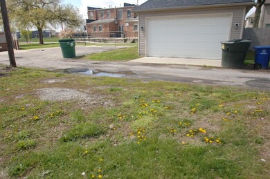 1243 N 6th Parking Spaces