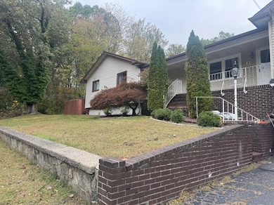 11 Linda Dr, Bridgeport, CT 06606 - photo 2