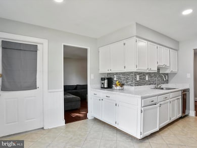 11303 Appledowre Way, Germantown, MD 20876 - photo 7