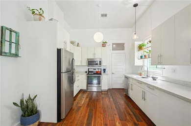 Modern & Spacious Kitchen