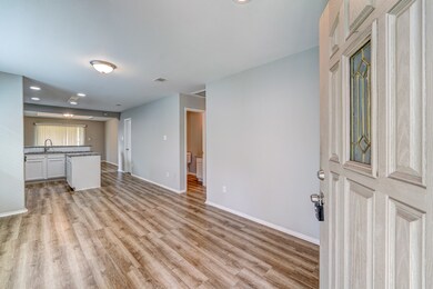 8815 Summerset Meadow Ct, Houston, TX 77075 - photo 5