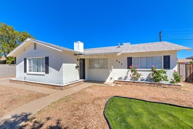 241 N Williams-4