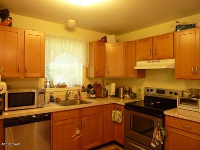 124 Penn Ct, Dingmans Ferry, PA 18328 - photo 2