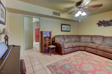 522 S Hobson-7