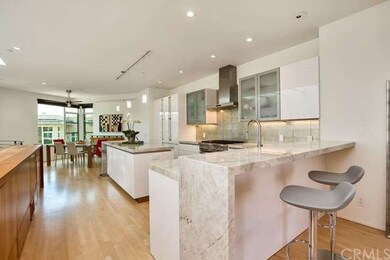 The flow from kitchen, to dining, to living space,