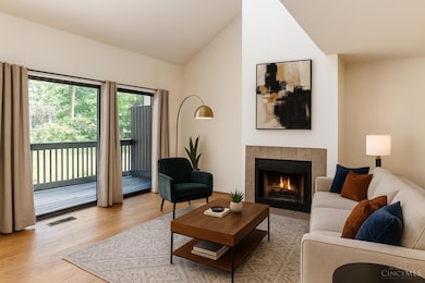 275 Bennington Way, Cincinnati, OH 45246 - photo 5