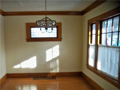 Dining Room Large dining room!