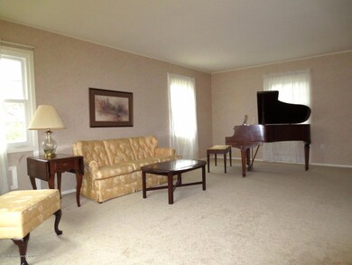 51 Avalon Ln, Matawan, NJ 07747 - photo 2