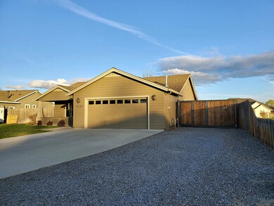 3235Paramont-04