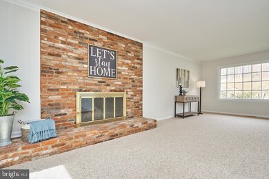 9523 Stevebrook Rd, Fairfax, VA 22032 - photo 4