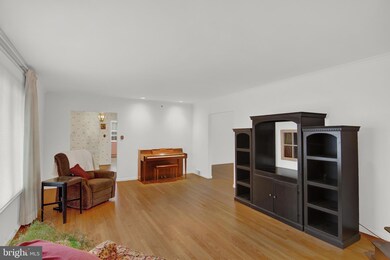 1226 E Chestnut St, Hazleton, PA 18201 - photo 4