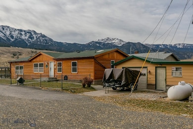 112 S Yellowstone St, Gardiner, MT 59030 - photo 2