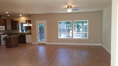 384 Live Oak Loop, Central Point, OR 97502 - photo 2