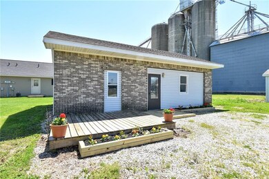 222 E Plum St, Thorntown, IN 46071 - photo 2