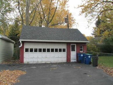 Parking Lot/Garage
