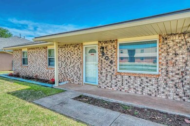 904 W E Ave, Cache, OK 73527 - photo 5