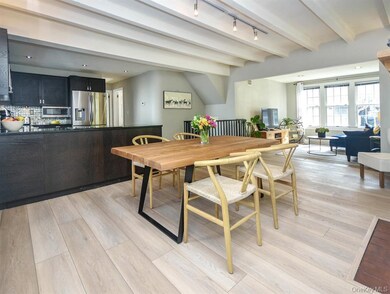 20 Oldwood Rd unit 1st Floor, Port Washington, NY 11050 - photo 3