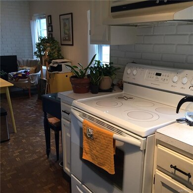 KITCHEN TO DEN