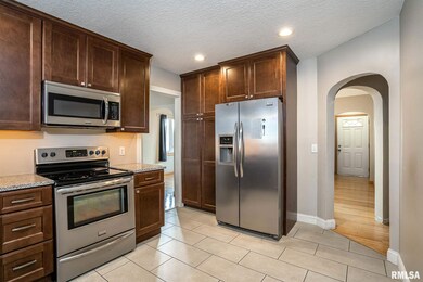 1632 W 37th St, Davenport, IA 52806 - photo 4