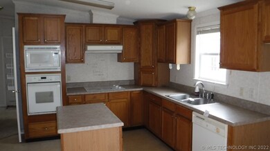 1810 N 189 Rd, Mounds, OK 74047 - photo 7