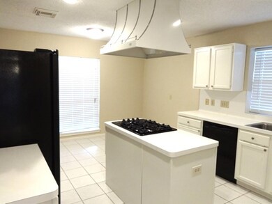 3916 Fernwood Dr, Pearland, TX 77584 - photo 2