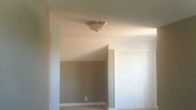 905 N Mcaree Rd, Waukegan, IL 60085 - photo 3