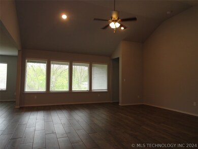 1900 E Tucson Place, Broken Arrow, OK 74014 - photo 4