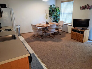 Kitchen & Dining