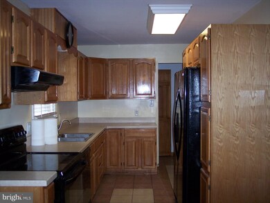 9 Cove Rd, Penns Grove, NJ 08069 - photo 2