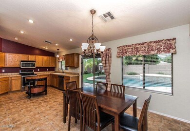 Kitchen and dining room 2