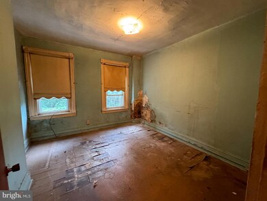 217 Hamilton Ave, Darby, PA 19023 - photo 6