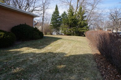 2600 Theresa Ave, Waukegan, IL 60085 - photo 4