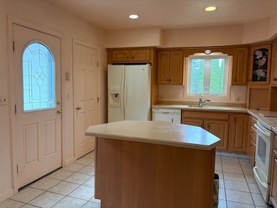 270 Coburn Ave, Worcester, MA 01604 - photo 3