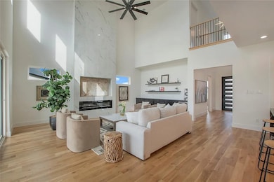 425 Whispering Way, Red Oak, TX 75154 - photo 4