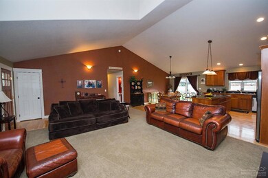 1065 NW Rimrock Dr, Redmond, OR 97756 - photo 6