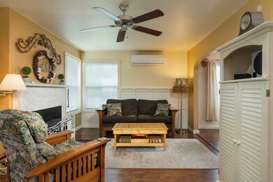233 NW Cedar Ave (3 of 34)